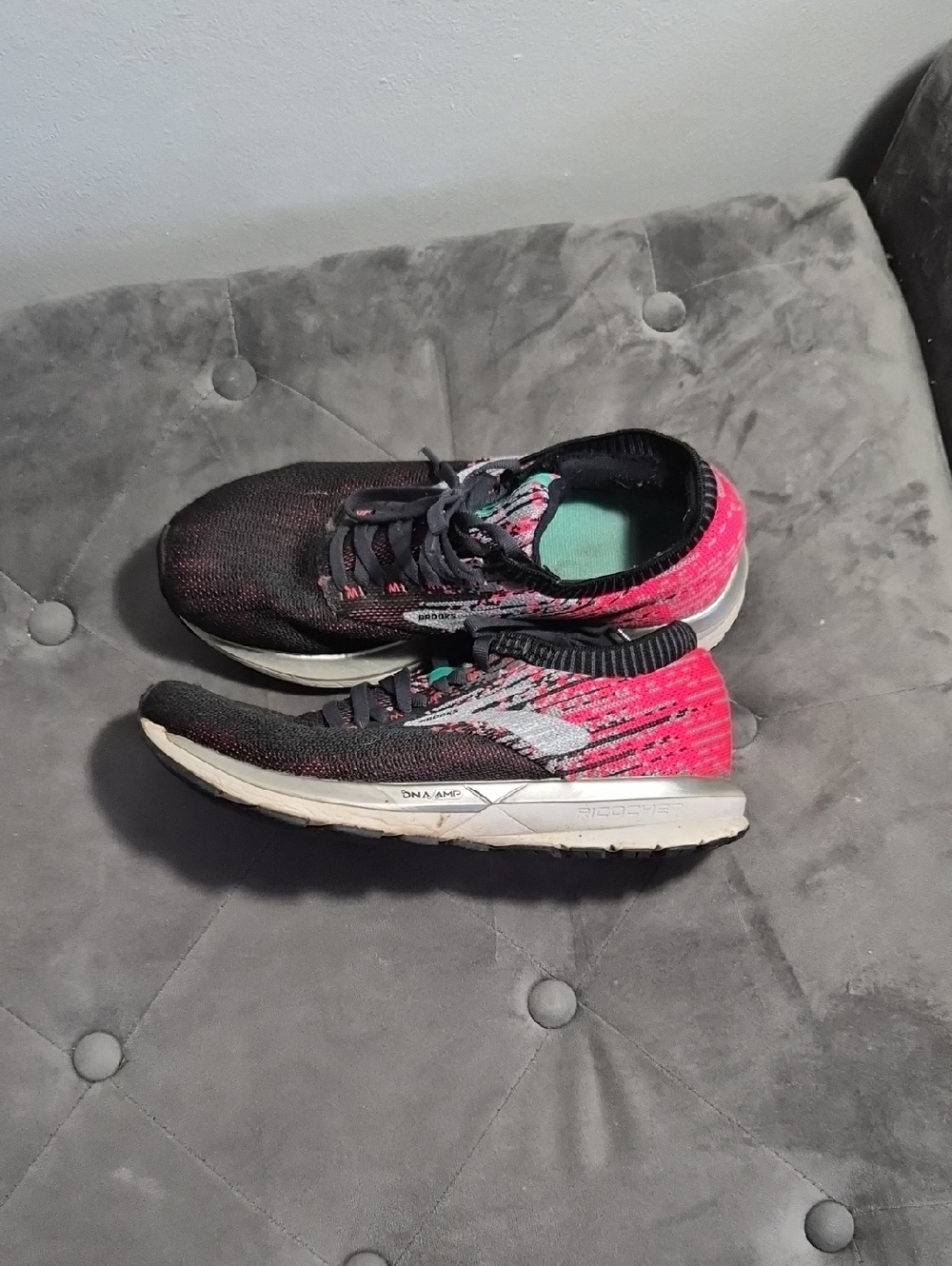 Brooks Women’s Sneakers Size 7 Black & Pink Running Shoes - Picture 3 of 11